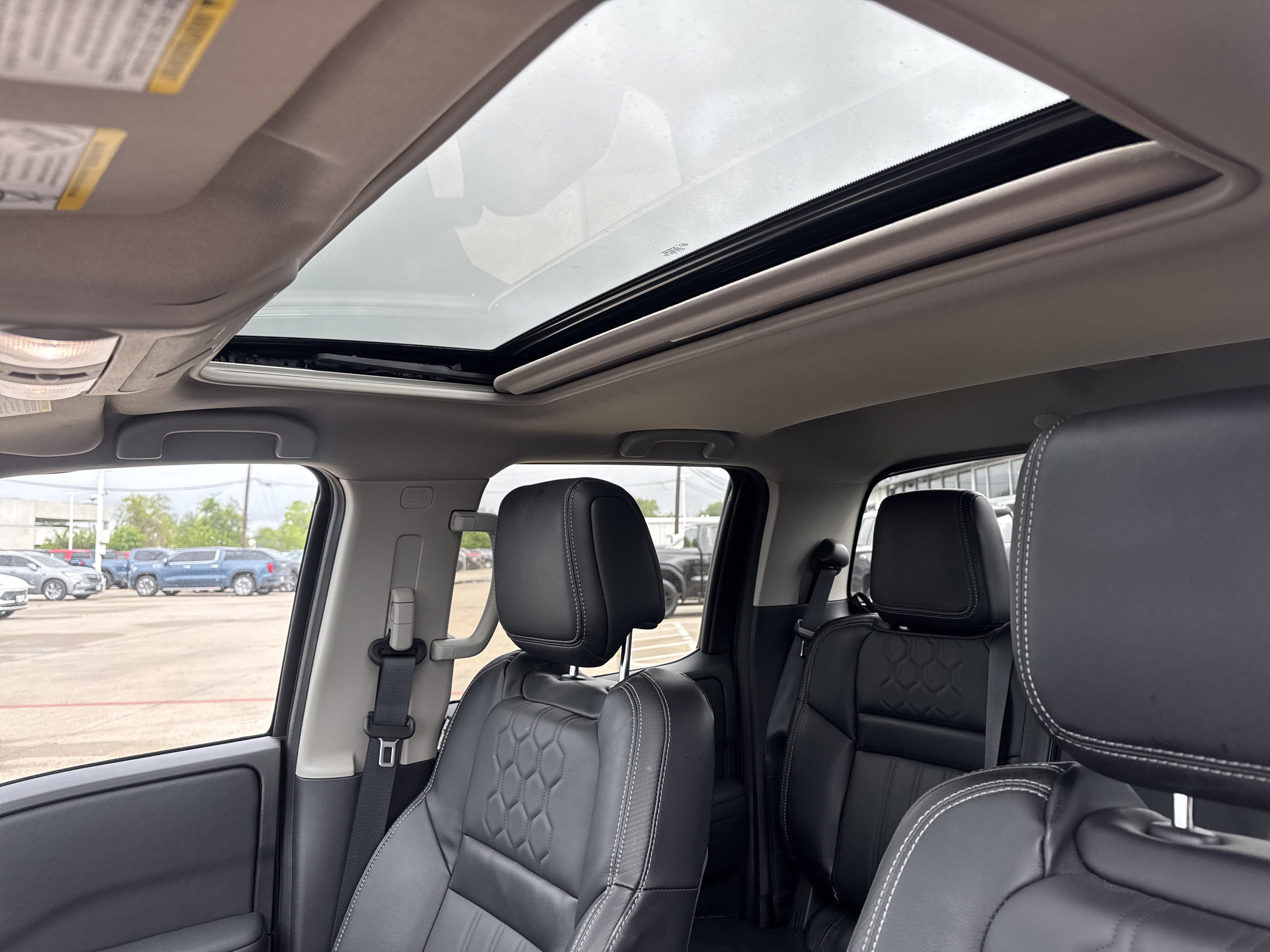 Used 2024 Nissan Frontier SL image 7