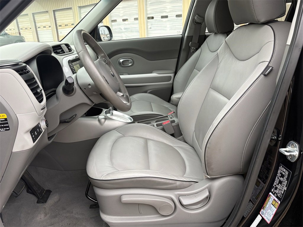 Used 2017 Kia Soul EV + w/ Sun & Fun Package image 12