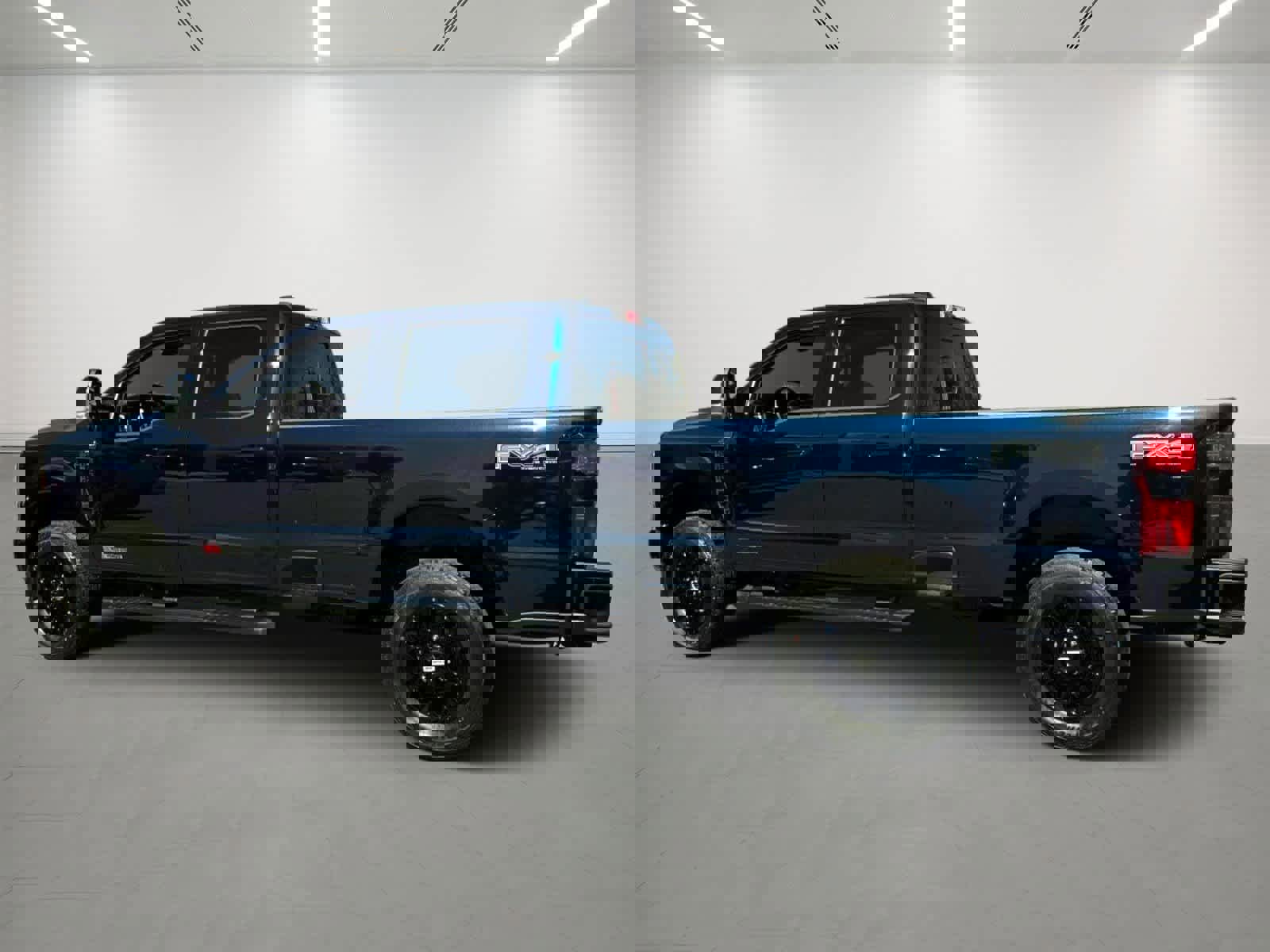 Used 2025 Ford F350 Lariat w/ Lariat Ultimate Package image 3