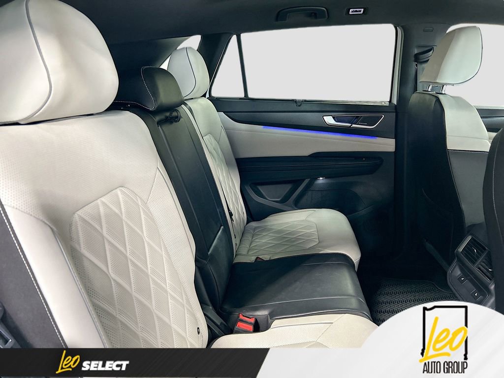 Used 2024 Volkswagen Atlas Cross Sport SEL Premium R-Line image 29