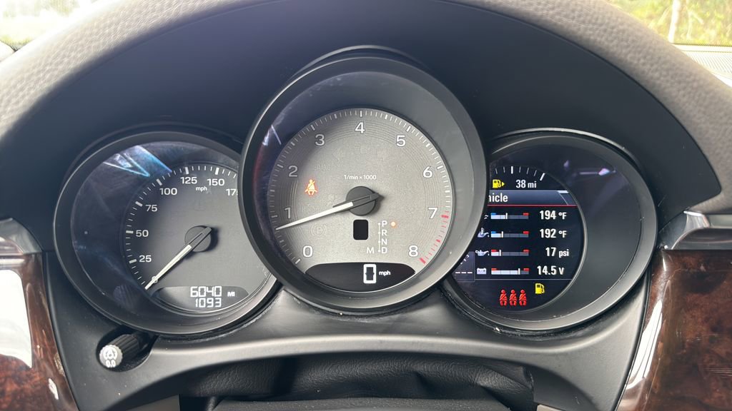 Certified 2025 Porsche Macan S image 9