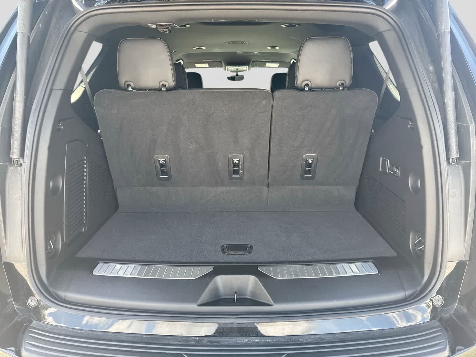 Used 2025 Chevrolet Tahoe High Country AWD/4WD image 40