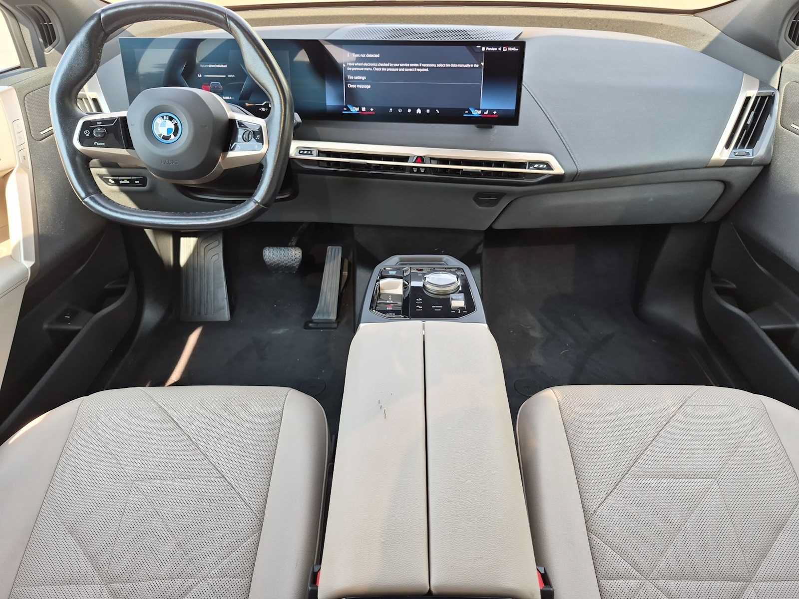 Used 2024 BMW iX xDrive50 w/ Sport Package AWD/4WD image 14
