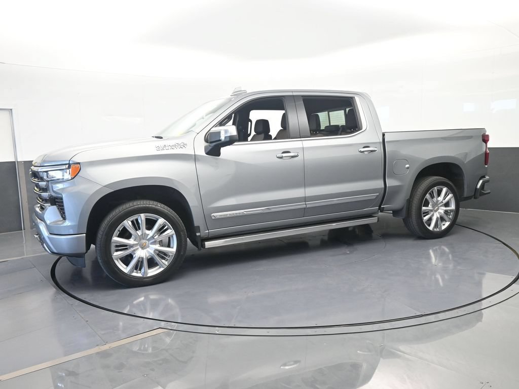 Used 2024 Chevrolet Silverado 1500 High Country w/ Technology Package AWD/4WD image 2