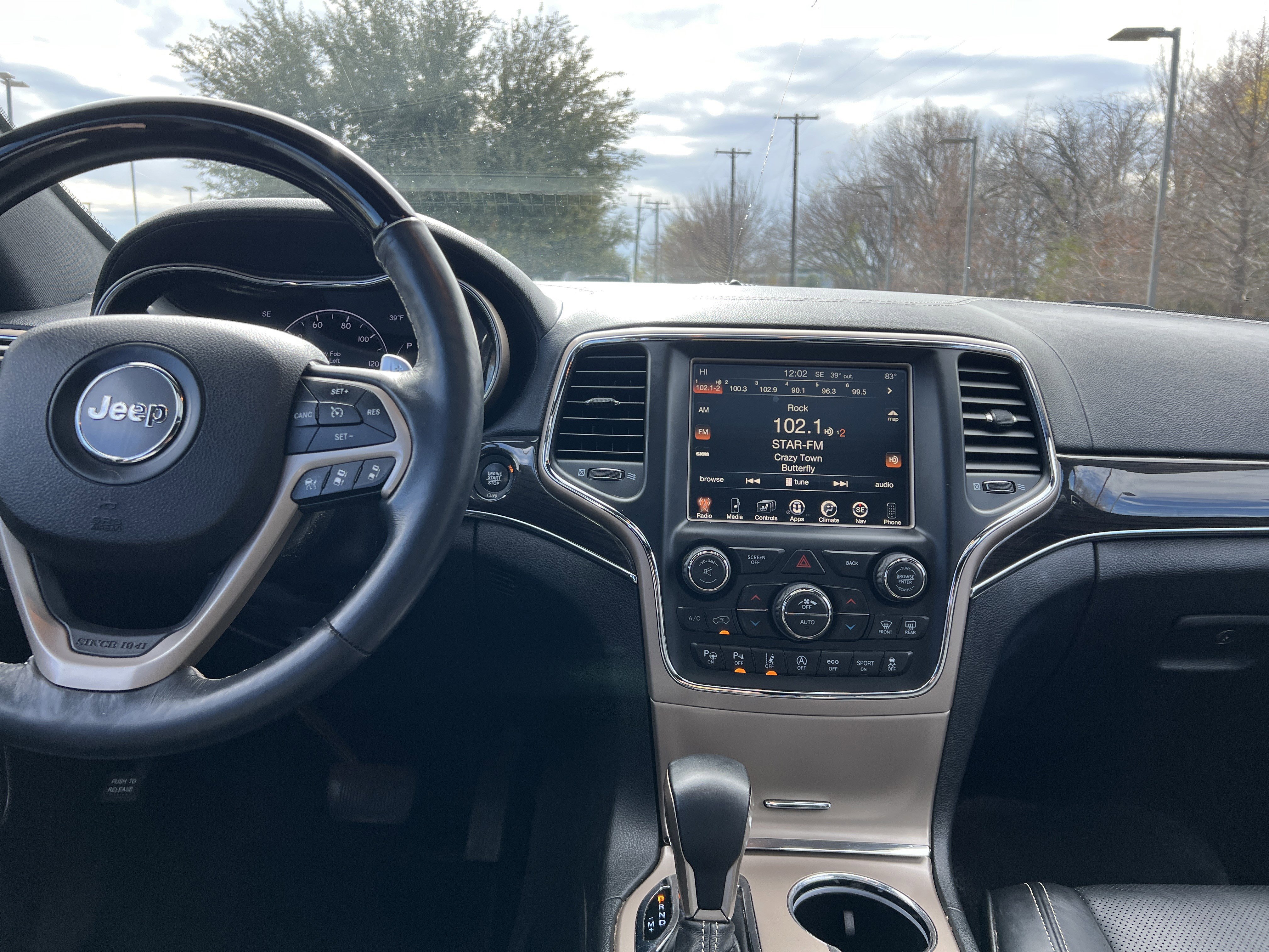 Used 2017 Jeep Grand Cherokee Overland w/ Jeep Active Safety Group image 29