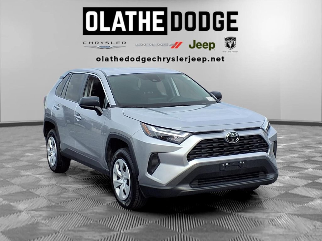 Used 2025 Toyota RAV4 LE AWD/4WD image 31