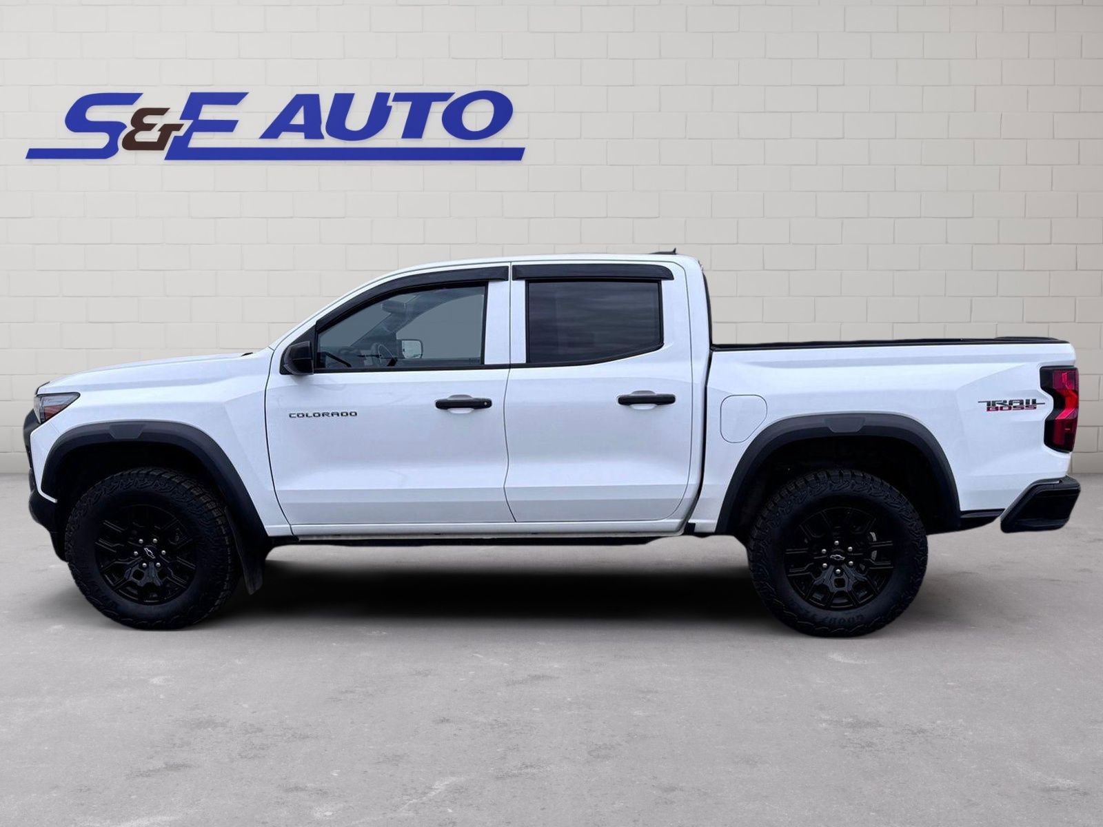 Used 2023 Chevrolet Colorado Trail Boss w/ Advanced Trailering Package image 2