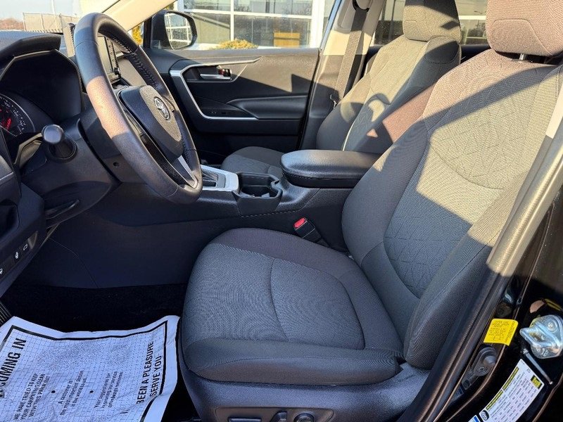 Used 2021 Toyota RAV4 XLE image 16