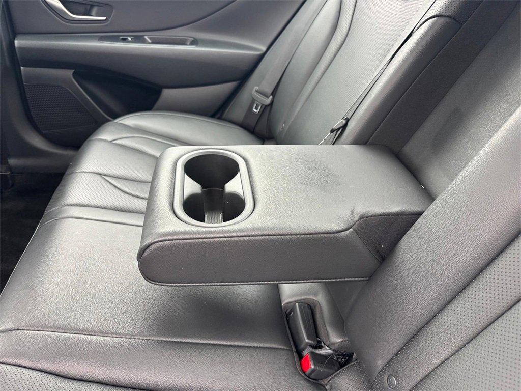 Used 2025 Hyundai Elantra Limited image 10