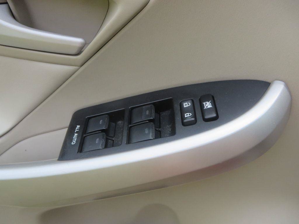 Used 2010 Toyota Prius Five w/ Advanced Technology Pkg FWD image 22