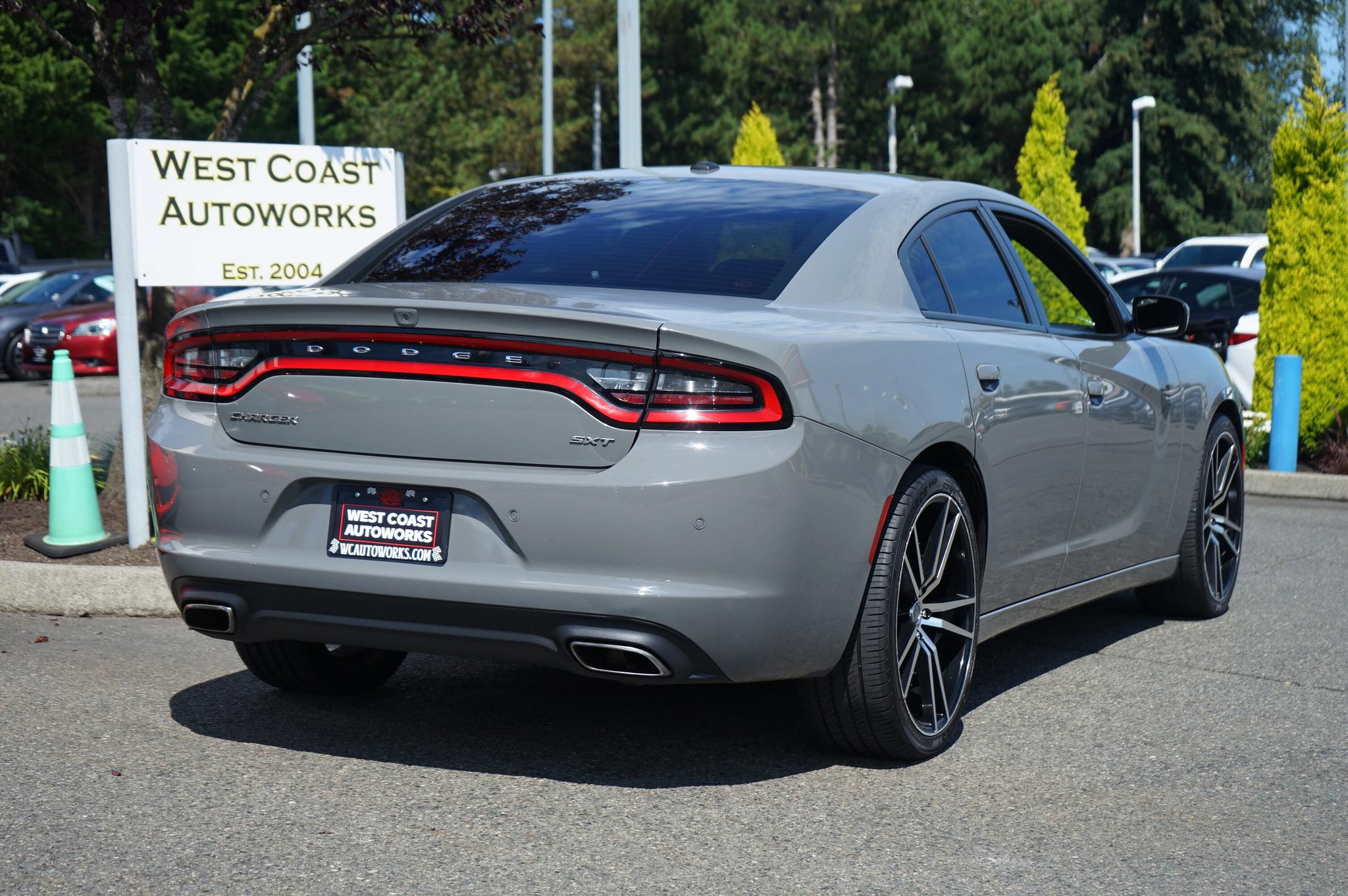 Used 2018 Dodge Charger SXT RWD image 5