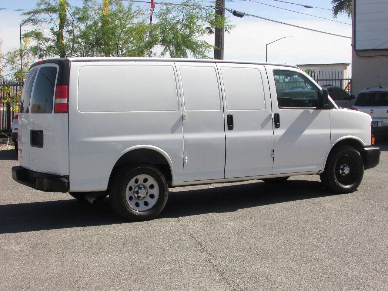 Used 2012 Chevrolet Express 1500 RWD image 3