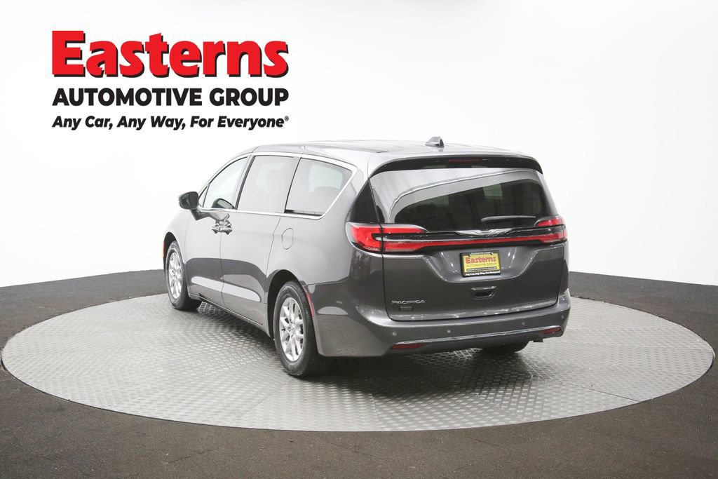 Used 2023 Chrysler Pacifica Touring-L image 64