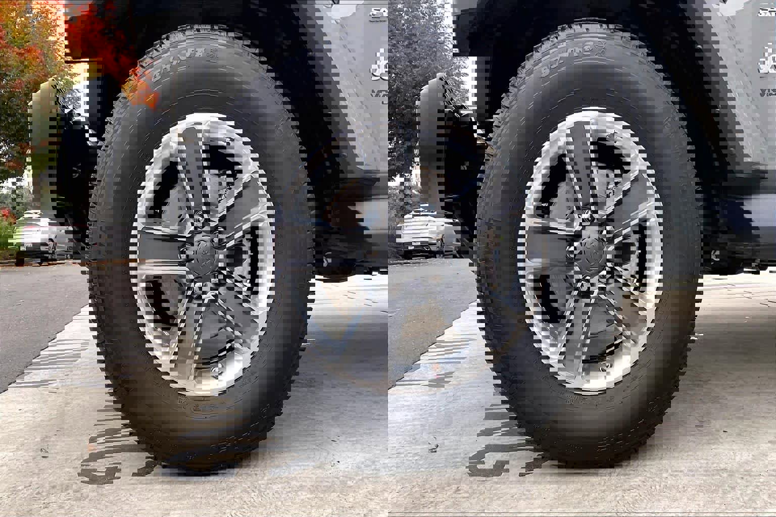 Used 2019 Jeep Wrangler Unlimited Sahara image 12