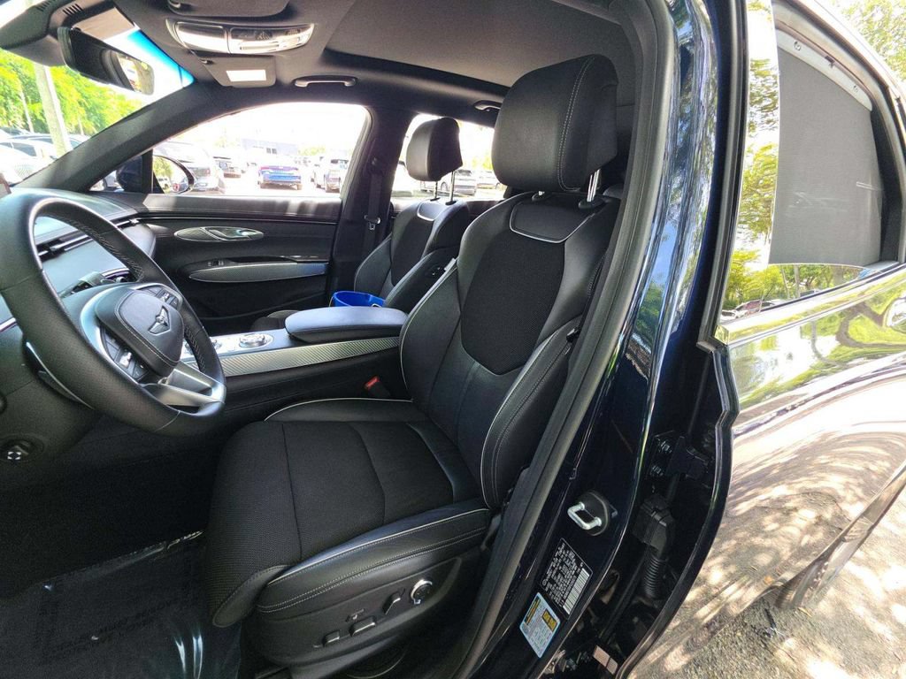 Used 2023 Genesis GV70 2.5T w/ Sport Prestige Package AWD/4WD image 9