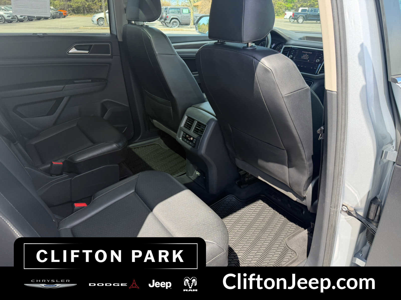 Used 2018 Volkswagen Atlas SEL AWD/4WD image 19