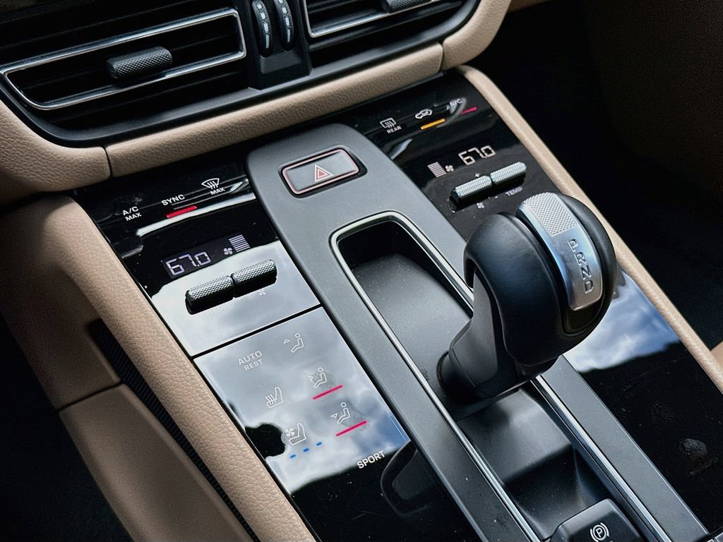 Certified 2026 Porsche Macan AWD/4WD image 18