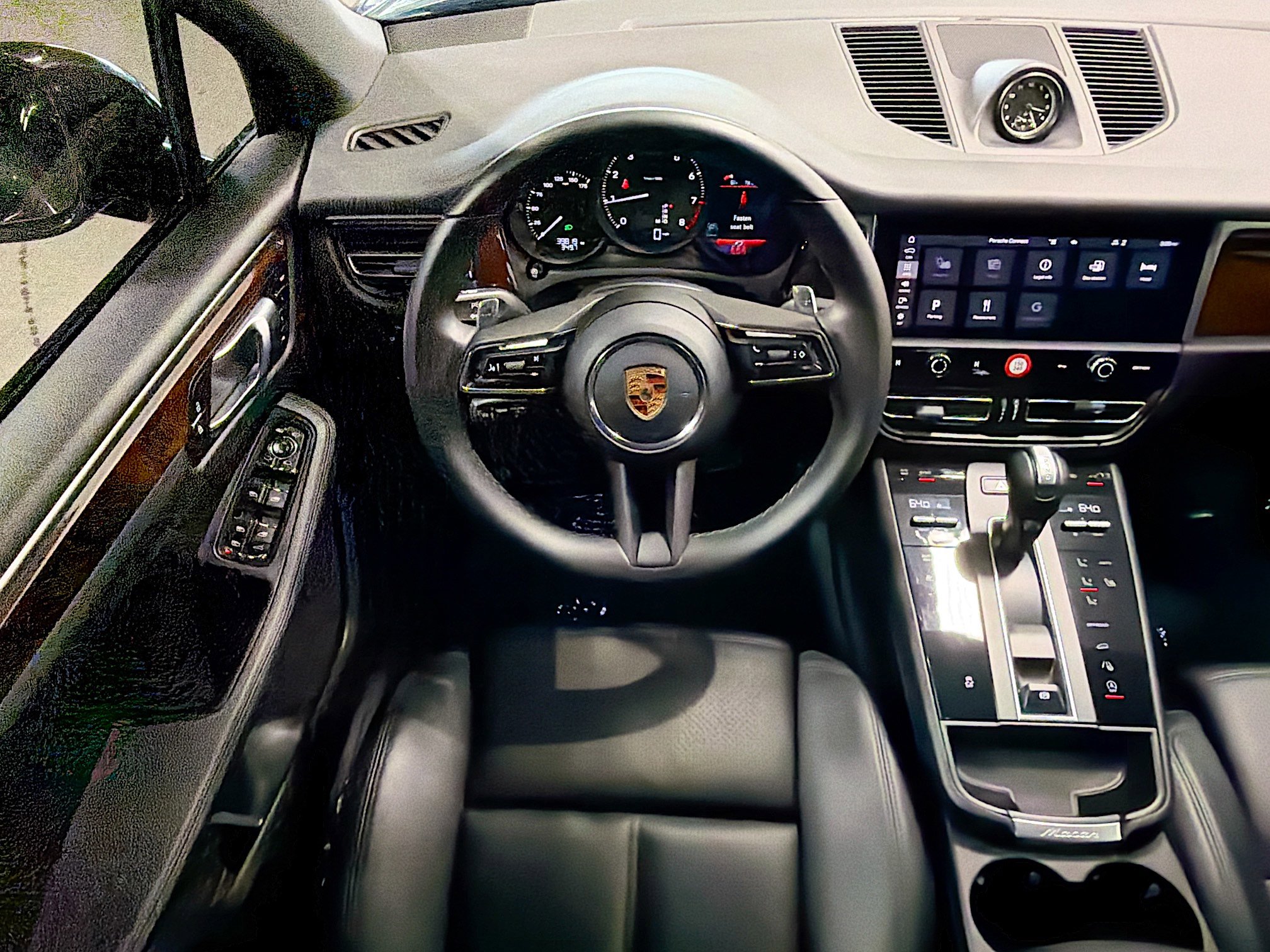 Certified 2022 Porsche Macan AWD/4WD image 15