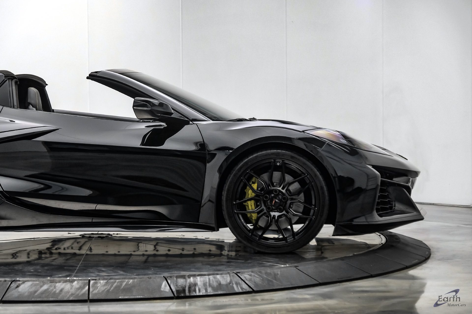 Used 2023 Chevrolet Corvette Z06 w/ Stealth Interior Trim Package RWD image 29