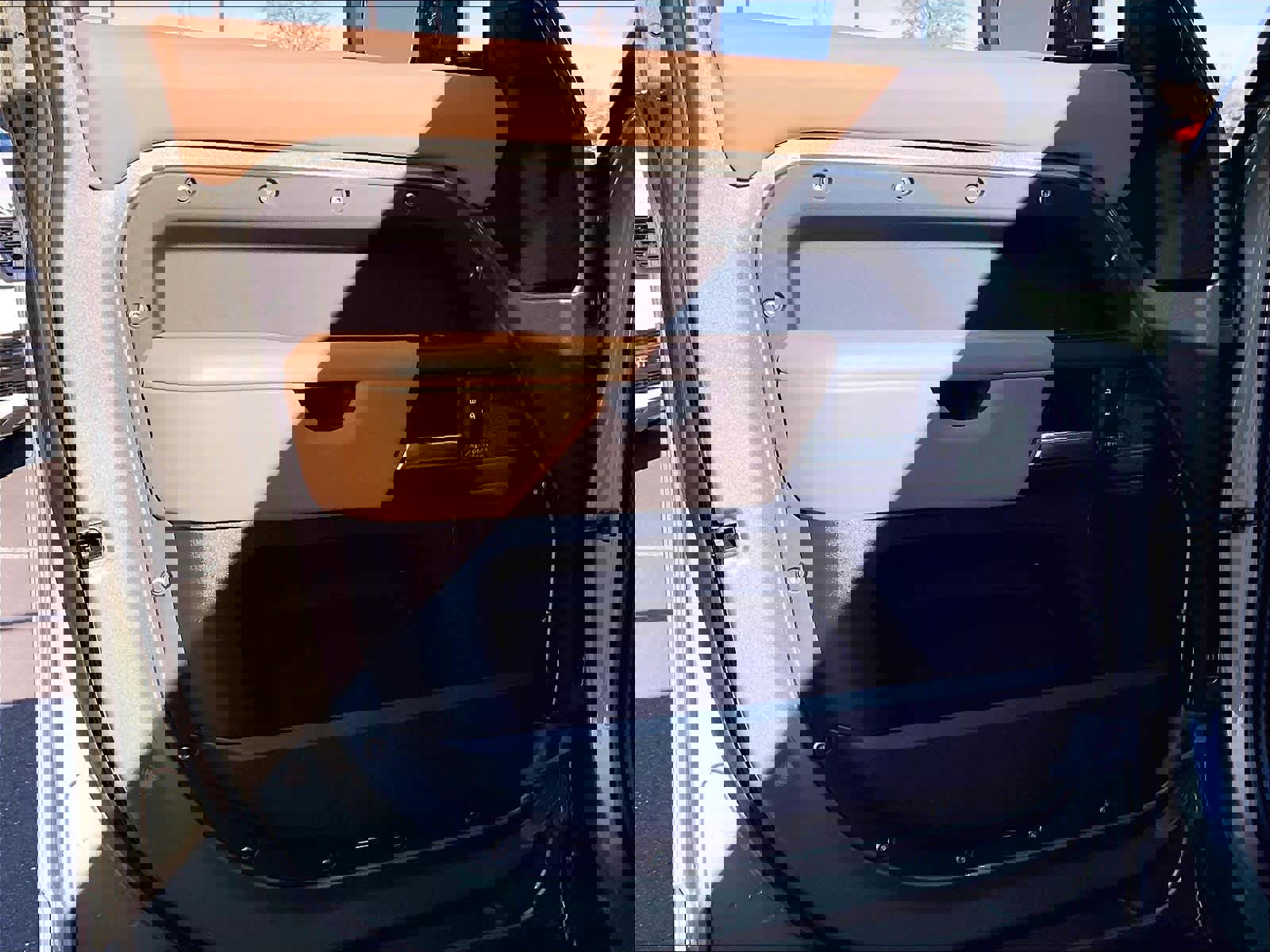 Used 2025 Land Rover Defender 110 X-Dynamic SE image 24