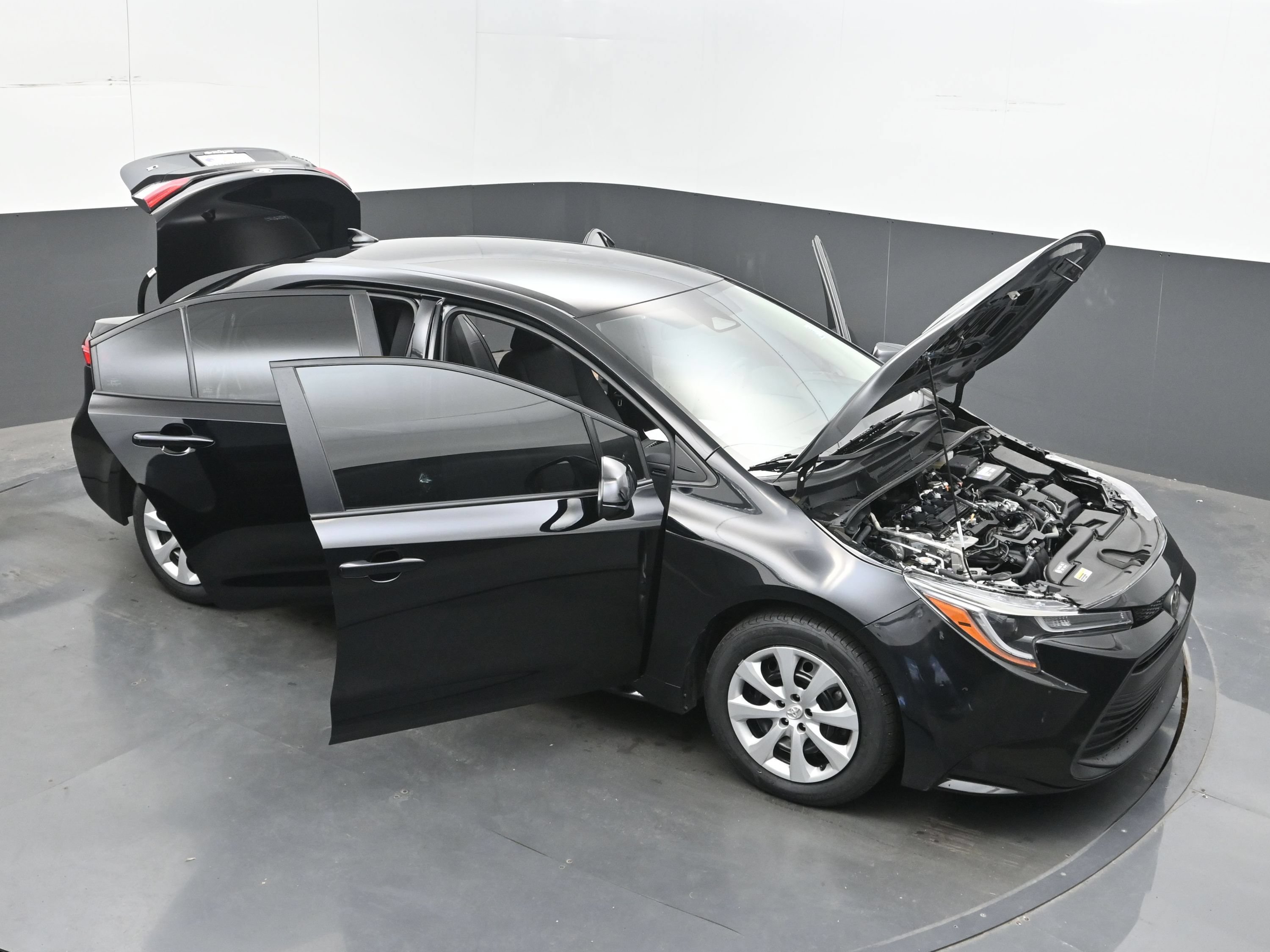 Used 2025 Toyota Corolla LE FWD image 39