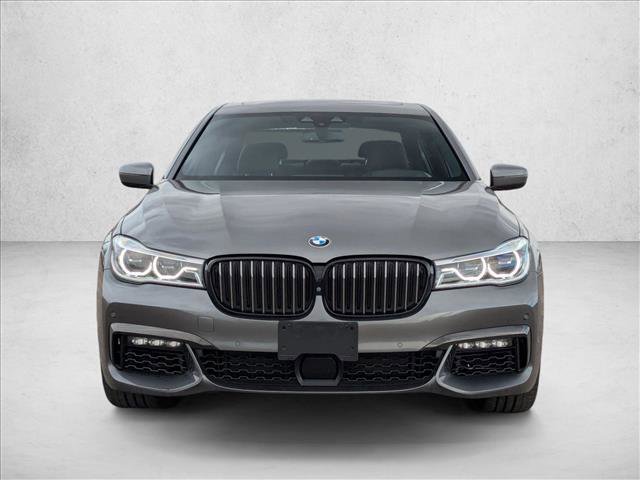 Used 2018 BMW 750i image 2