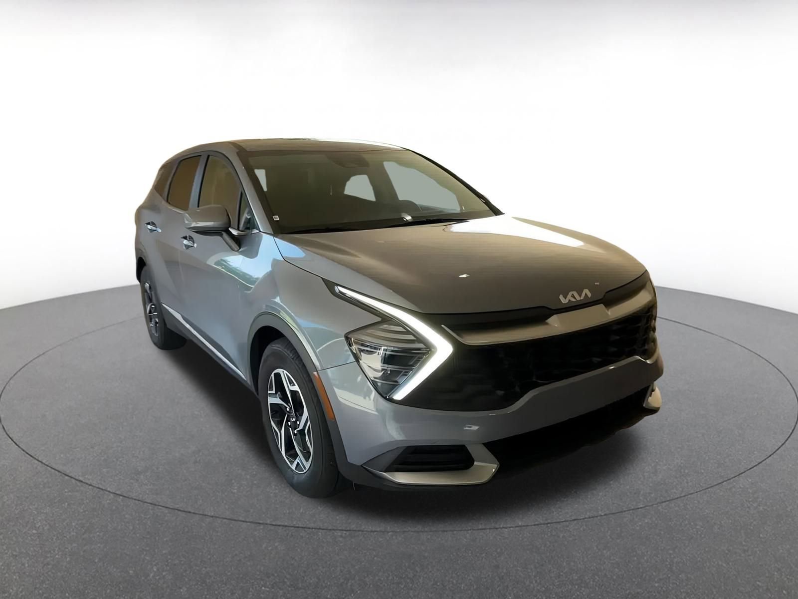 Used 2025 Kia Sportage LX image 3