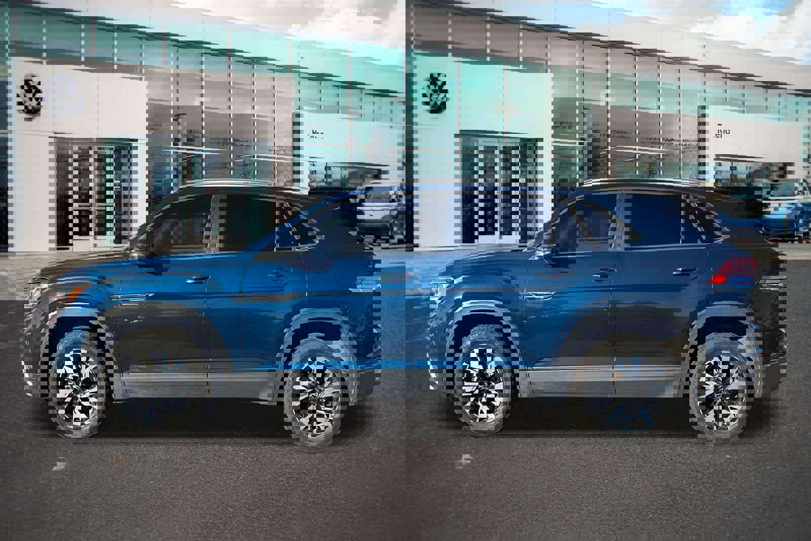 Used 2021 Volkswagen Atlas Cross Sport SE image 8