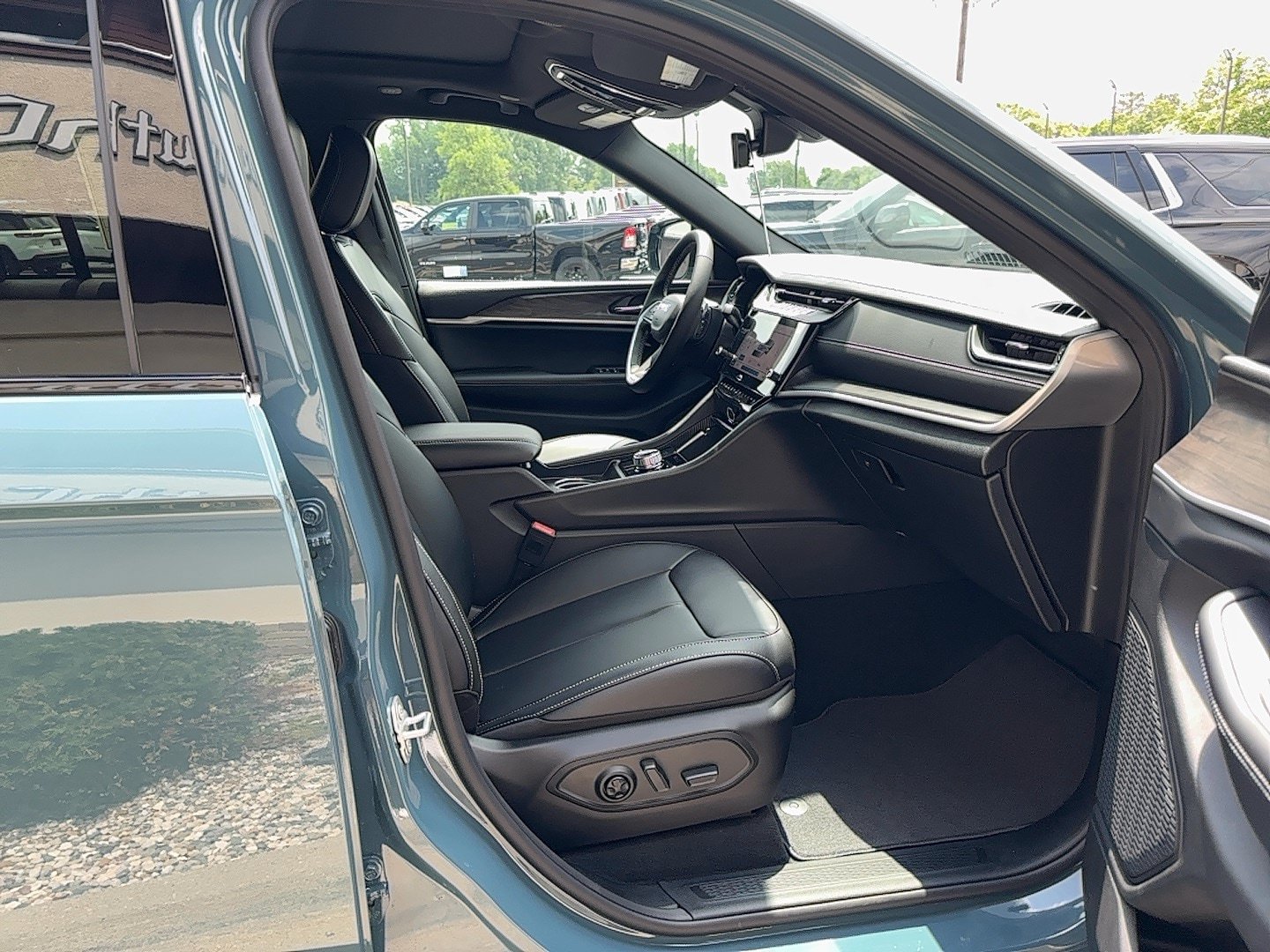 New 2026 Jeep Grand Cherokee Limited AWD/4WD image 6