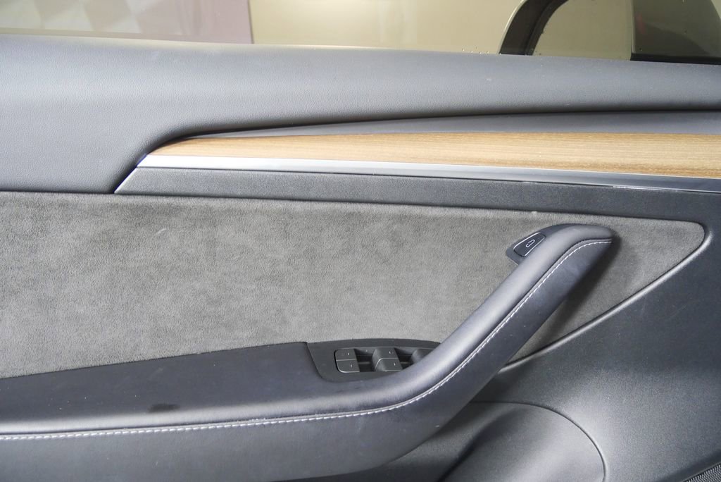 Used 2023 Tesla Model 3 Standard Range image 8