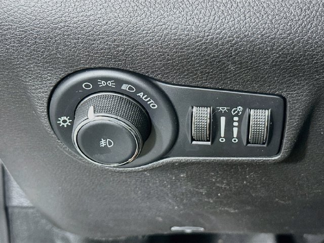 Used 2023 Jeep Compass Limited w/ Sun and Sound Group AWD/4WD image 25