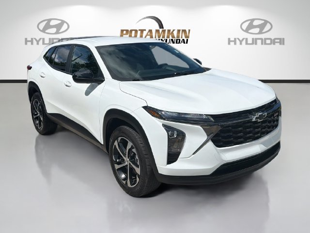 Used 2024 Chevrolet Trax RS w/ Driver Confidence Package FWD image 3