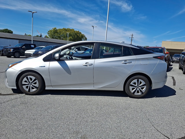 Used 2018 Toyota Prius Four FWD image 2