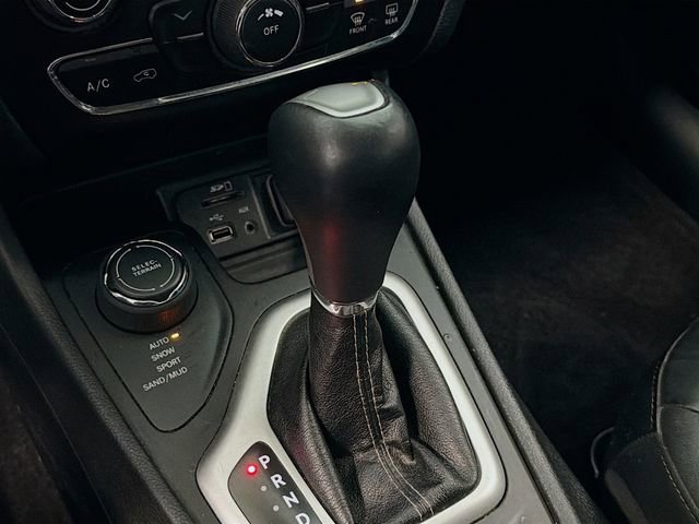 Used 2018 Jeep Cherokee Latitude Plus w/ Cold Weather Group image 15