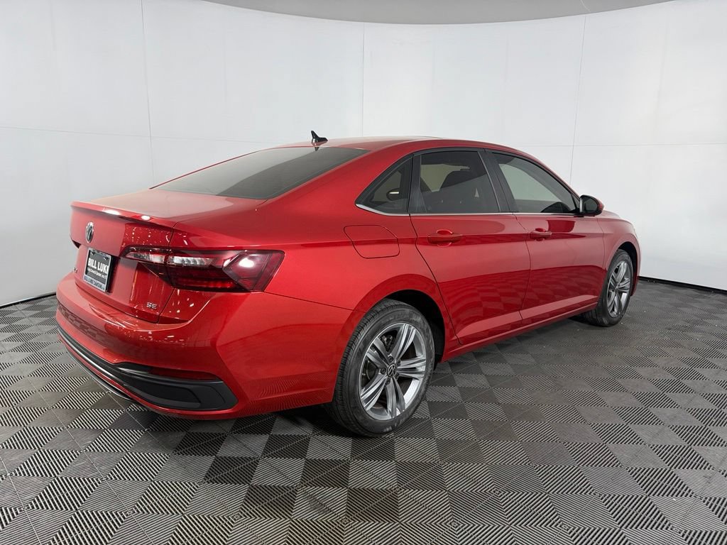 Used 2023 Volkswagen Jetta SE w/ Panoramic Sunroof Package FWD image 7