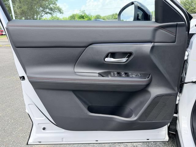 New 2026 Nissan Kicks SR w/ Interior Electronics Package FWD image 14