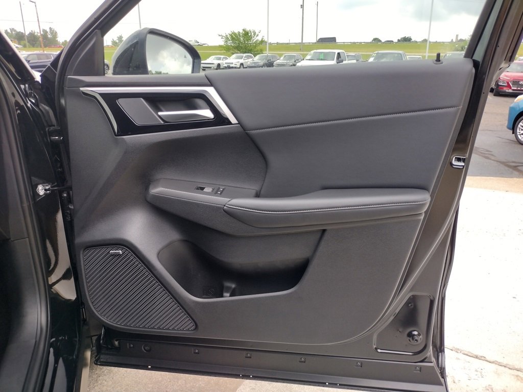 New 2025 Mitsubishi Outlander SE image 32