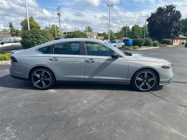 Used 2024 Honda Accord Sport image 3
