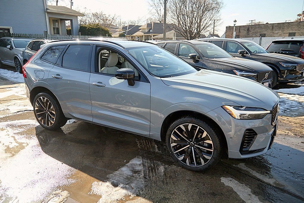 New 2026 Volvo XC60 T8 Ultra w/ Protection Package Premier image 4