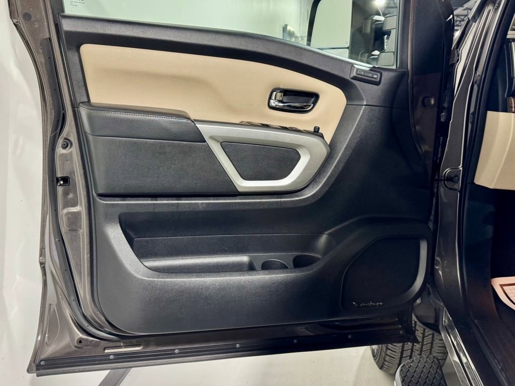 Used 2016 Nissan Titan SL image 13