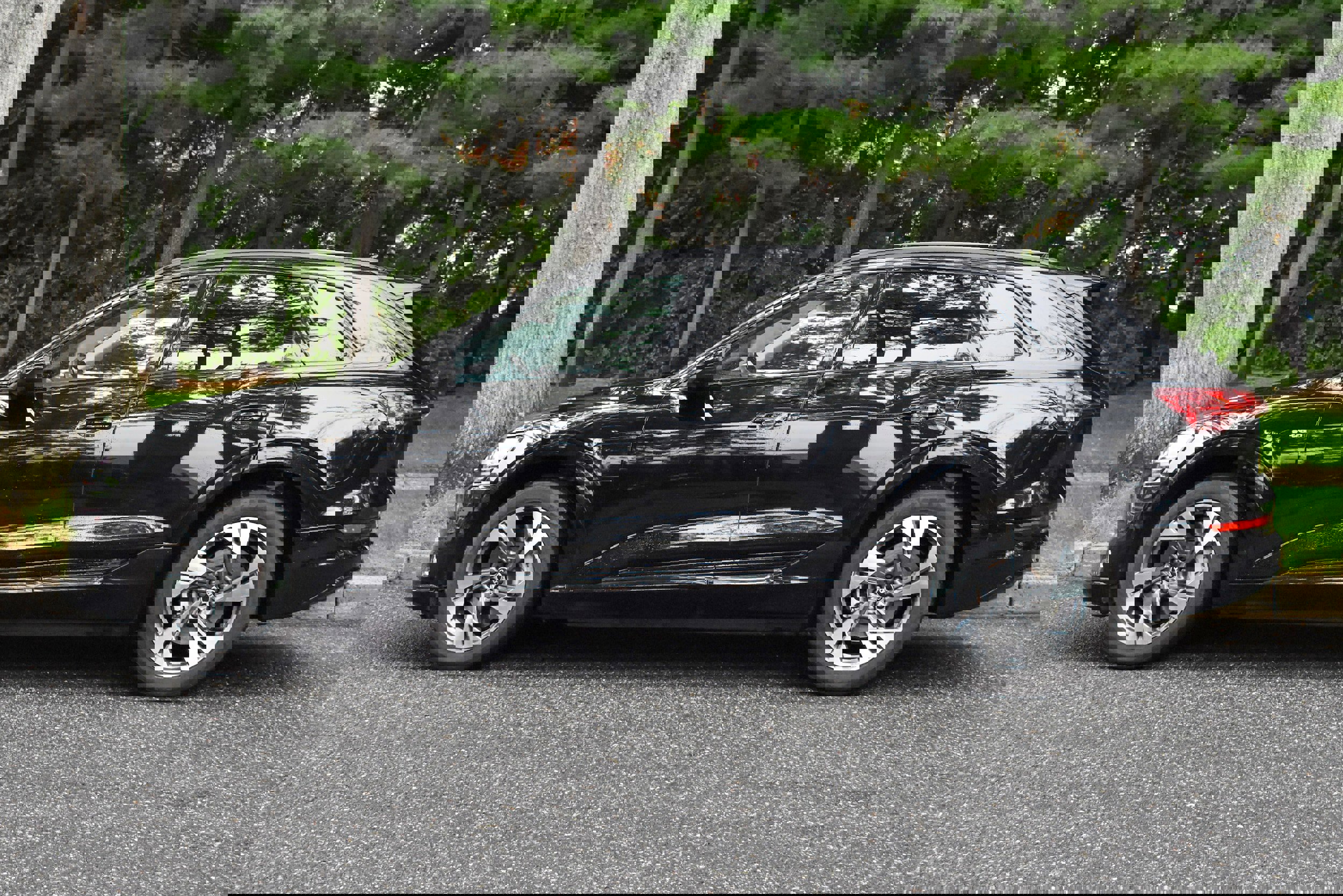 Used 2021 Audi e-tron Premium w/ Convenience Plus Package image 4