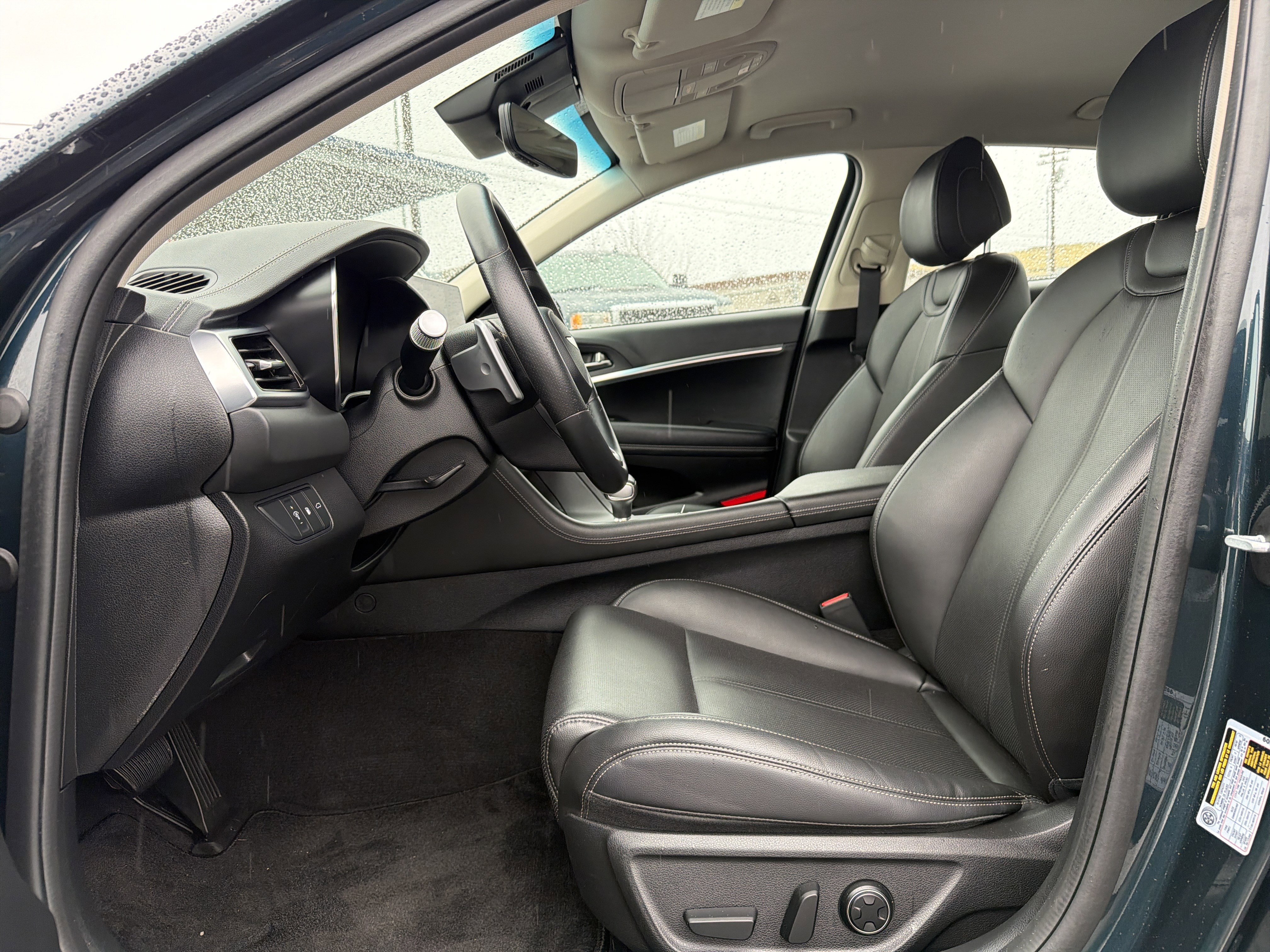 Used 2025 Genesis G70 2.5T image 10