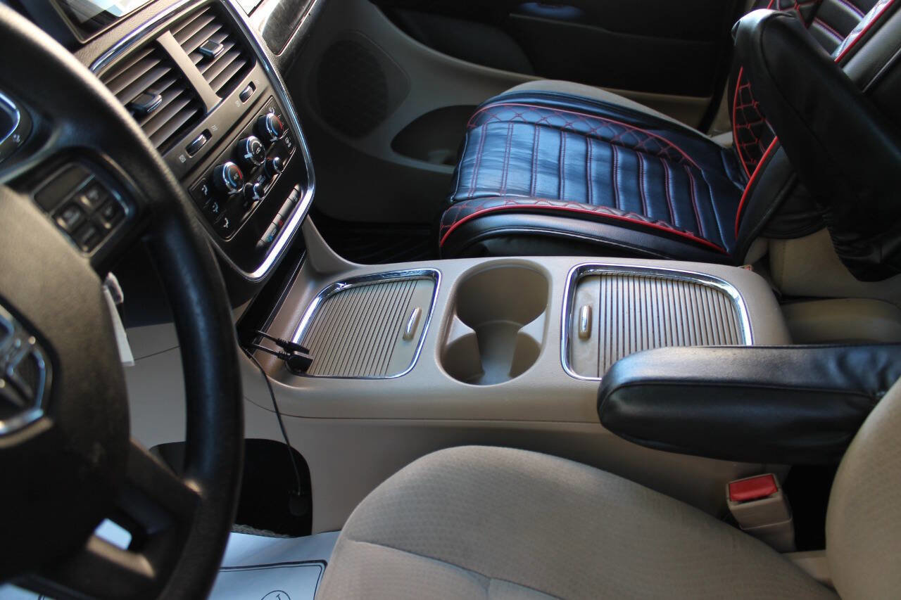 Used 2016 Dodge Grand Caravan SXT FWD image 39