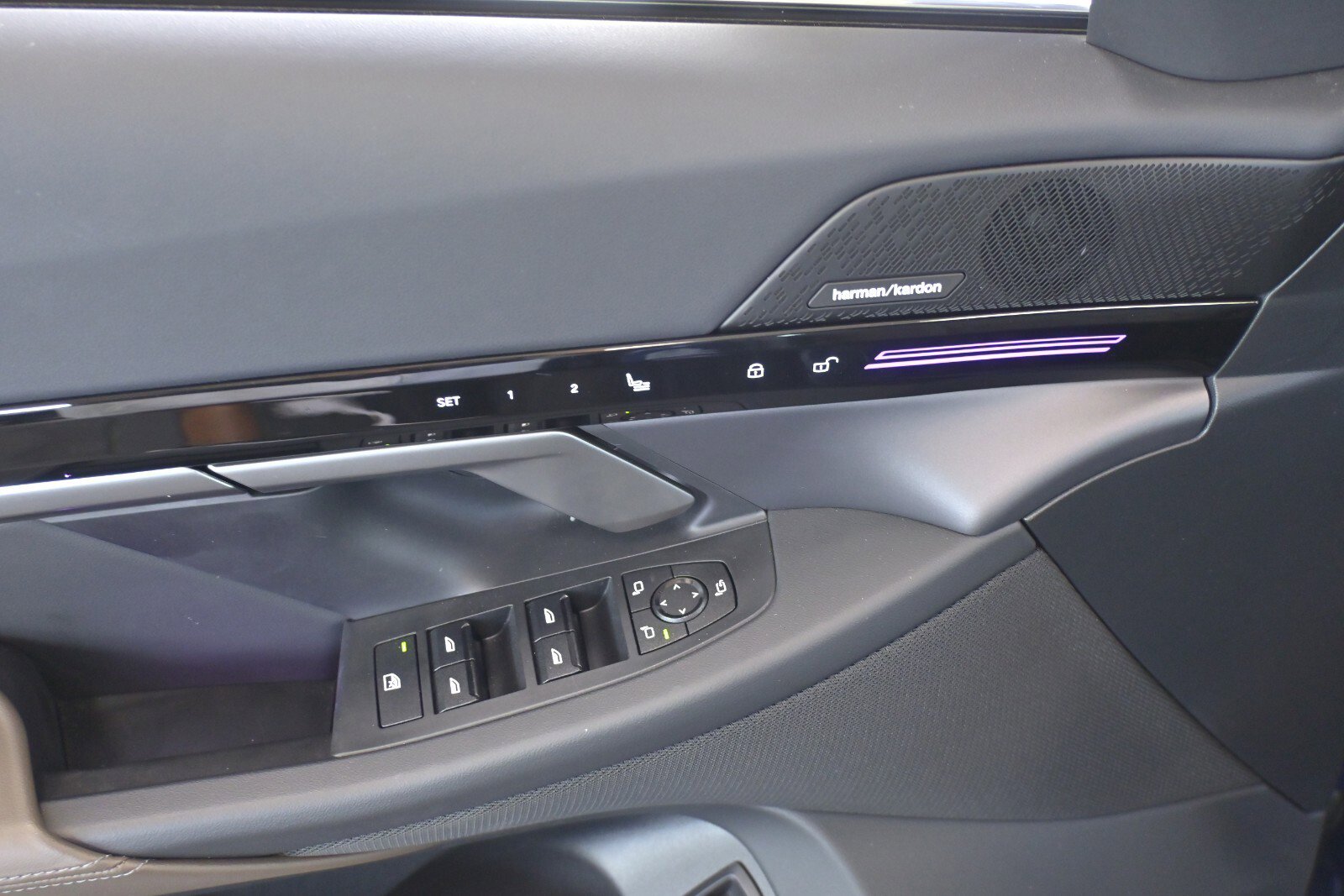 Used 2025 BMW 530i xDrive image 14