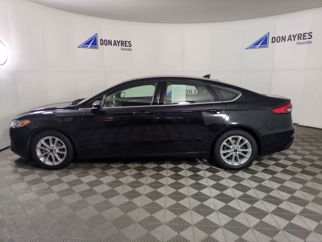 Used 2019 Ford Fusion SE image 2