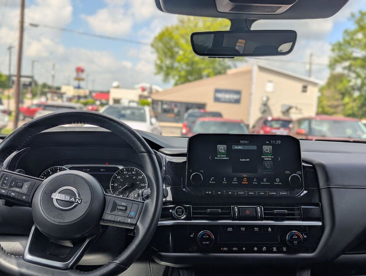 Used 2023 Nissan Pathfinder SL w/ SL Premium Package AWD/4WD image 4