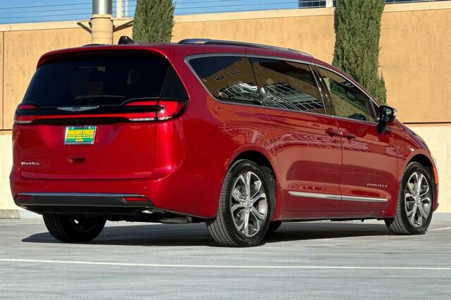 New 2026 Chrysler Pacifica Pinnacle image 4