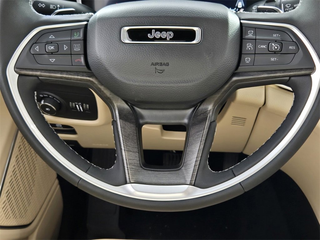 New 2025 Jeep Grand Cherokee Limited image 12