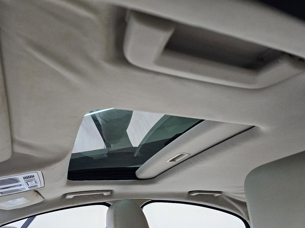 Used 2013 Jaguar XF image 35