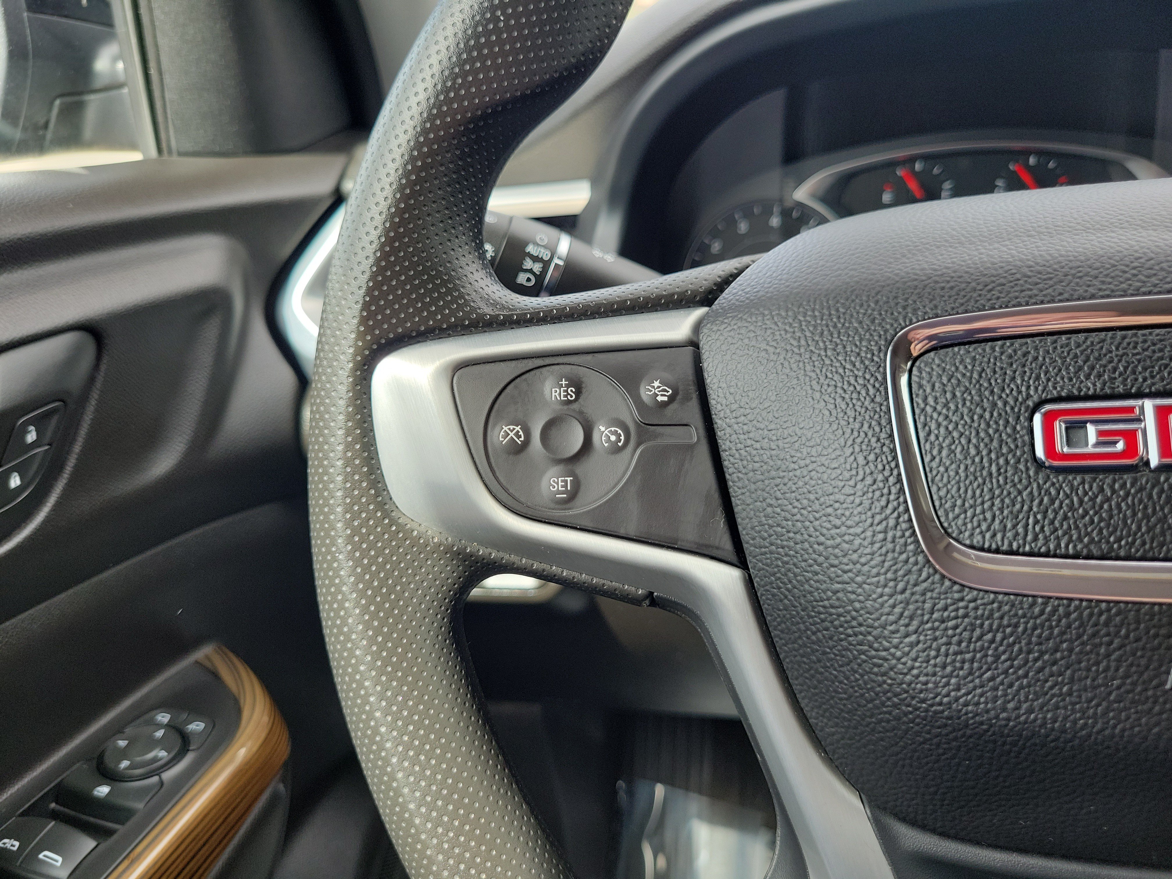 Used 2023 GMC Acadia SLE w/ Driver Convenience Package FWD image 19